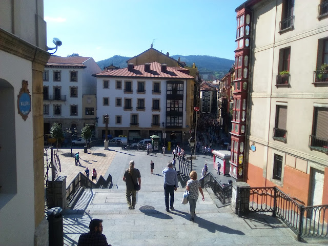 Plaza Miguel de Unamuno. Entrando en Bilbao
