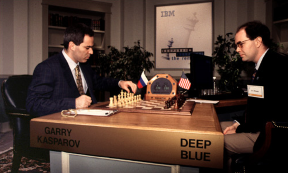 Captura aproximada da peça de xadrez do rei liderando a equipe da linha de  frente