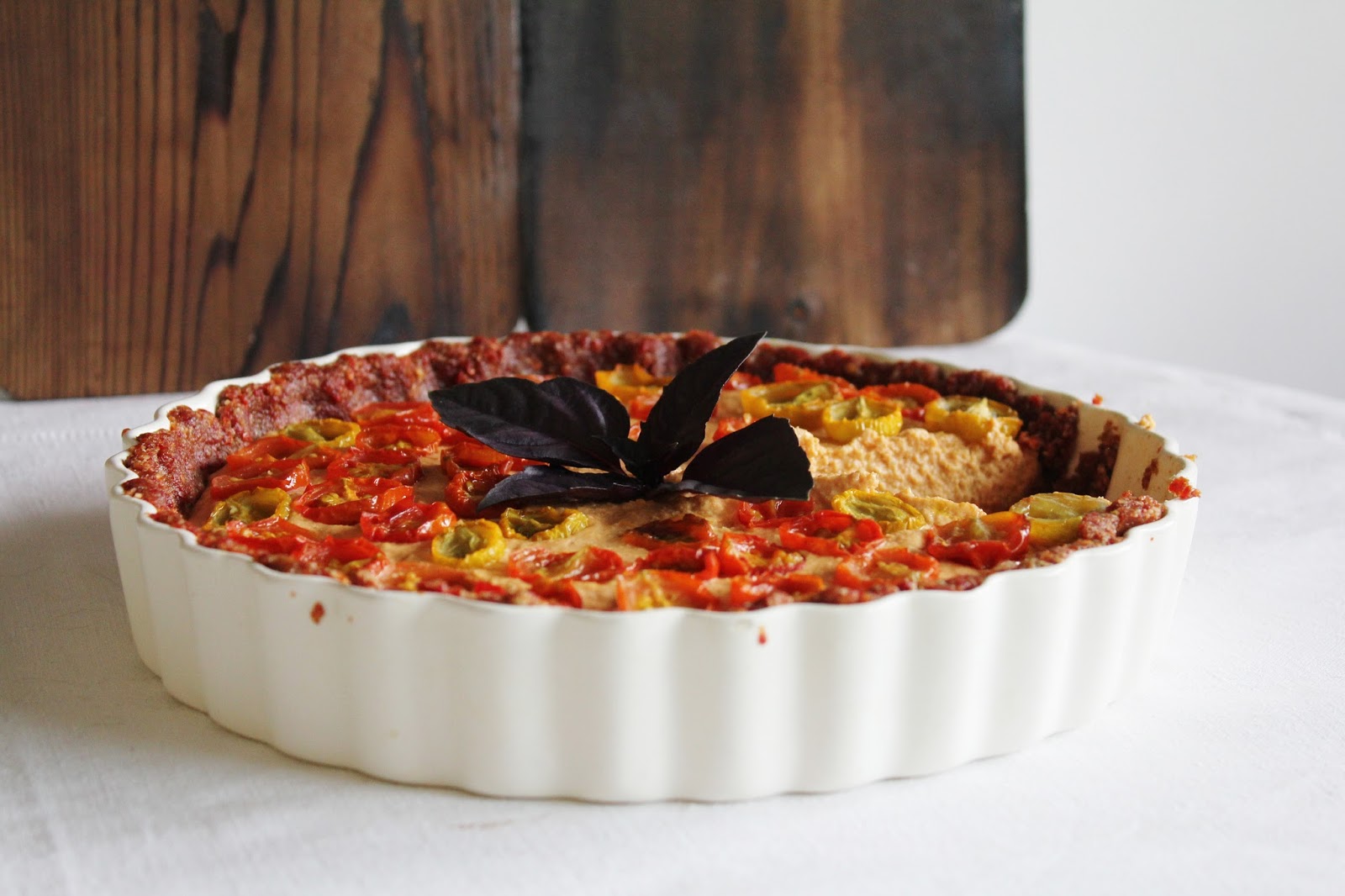 This Rawsome Vegan Life SUNDRIED TOMATO TART WITH ZUCCHINI HUMMUS