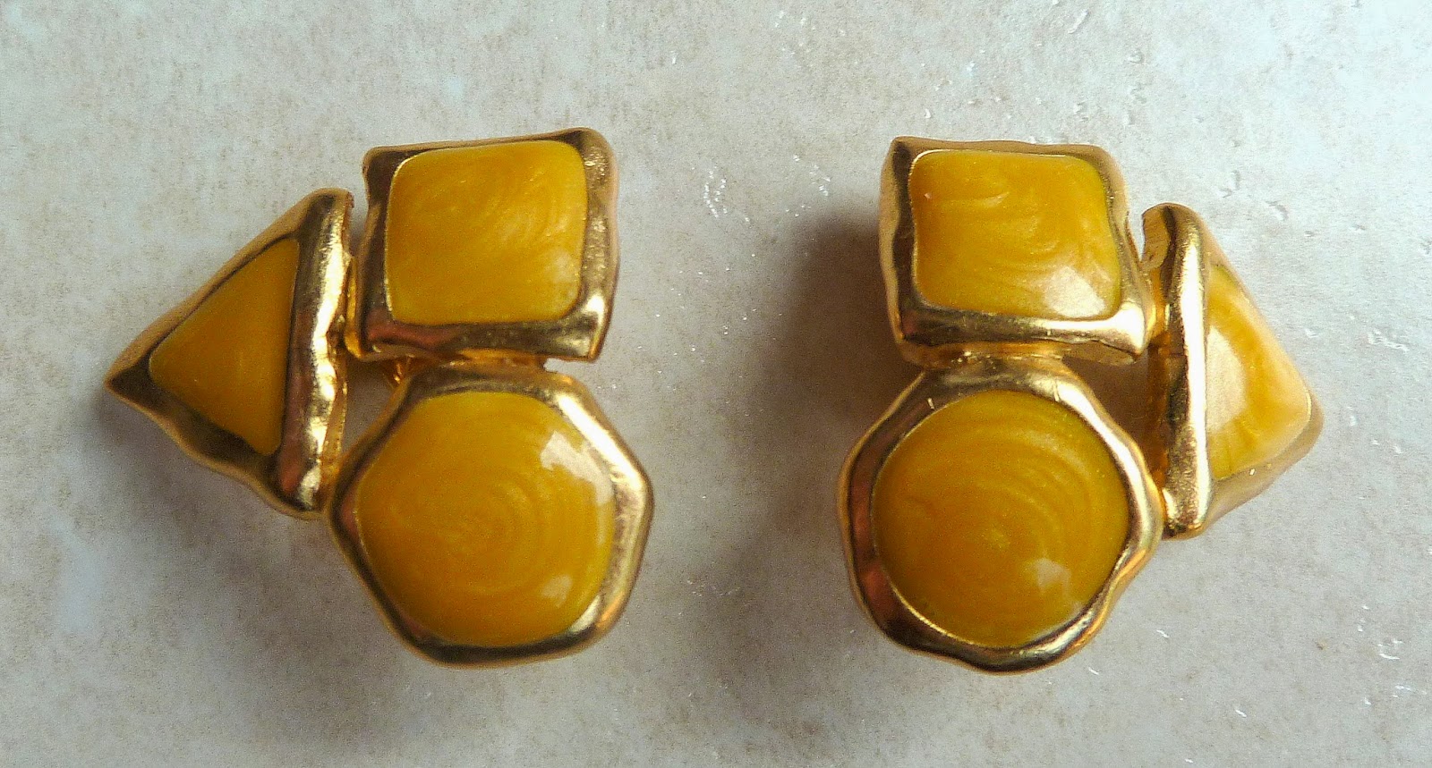 http://www.kcavintagegems.uk/vintage-1980s-trifari-yellow-and-gold-clip-on-earrings-142-p.asp