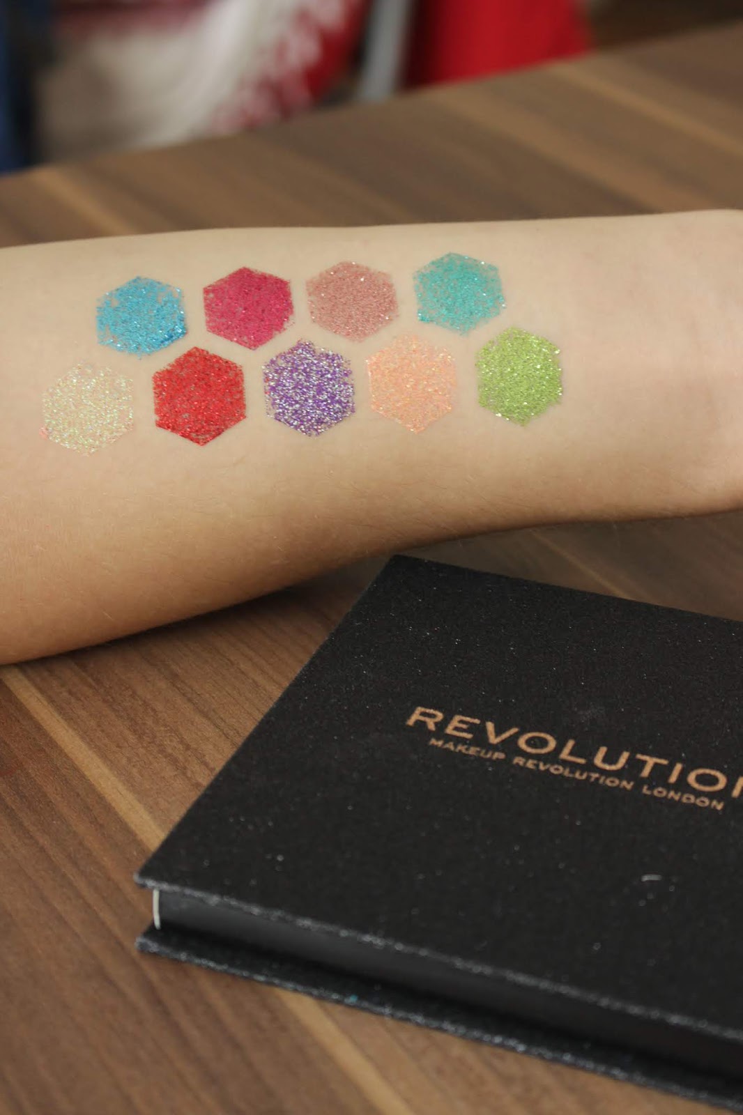 Makeup Revolution Pressed Glitter Palette Abracadabra Review und