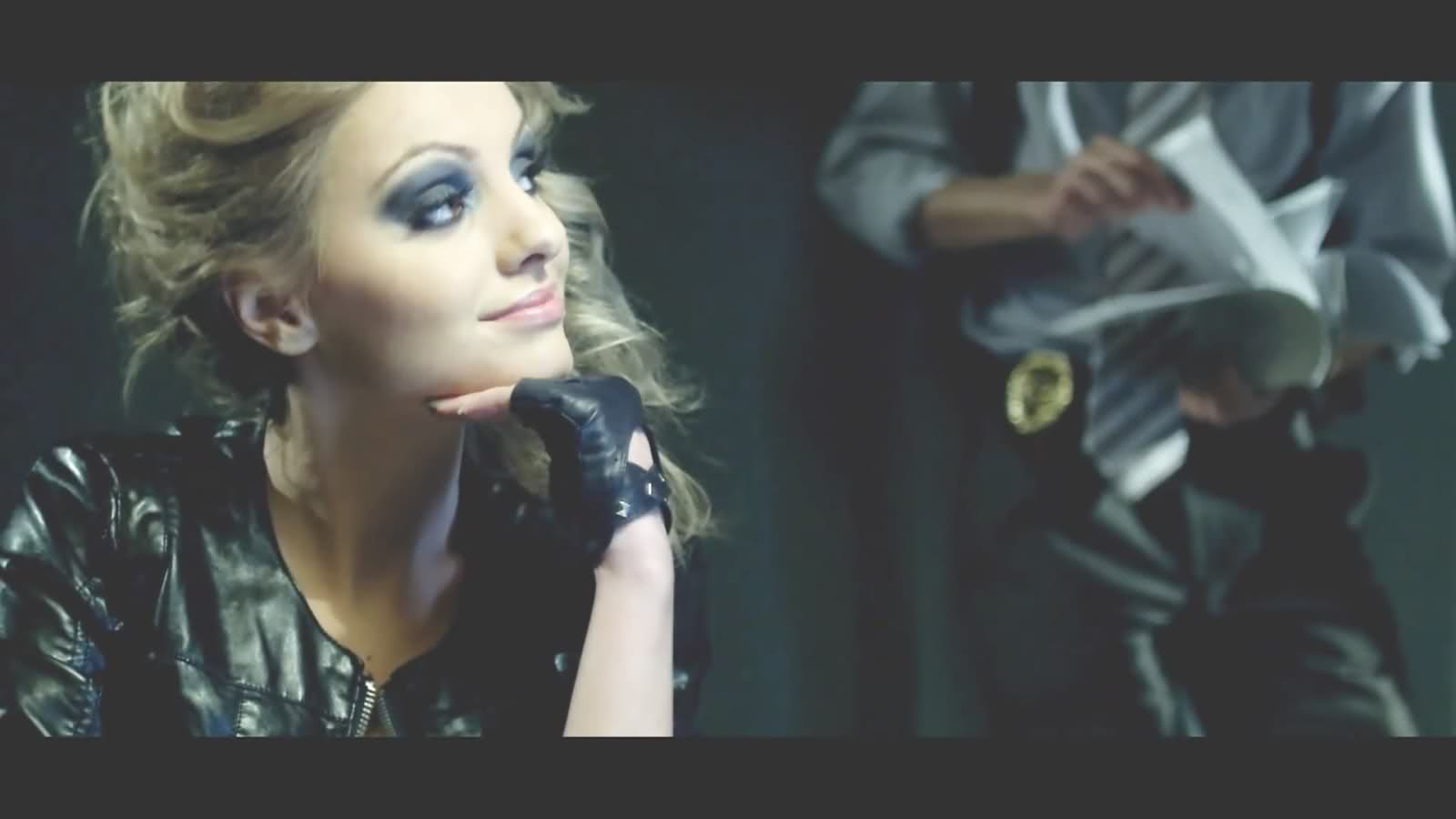Images/Picture Alexandra Stan Mr. Saxo Beat in Concert 2011 ~ Song Lyrics Update