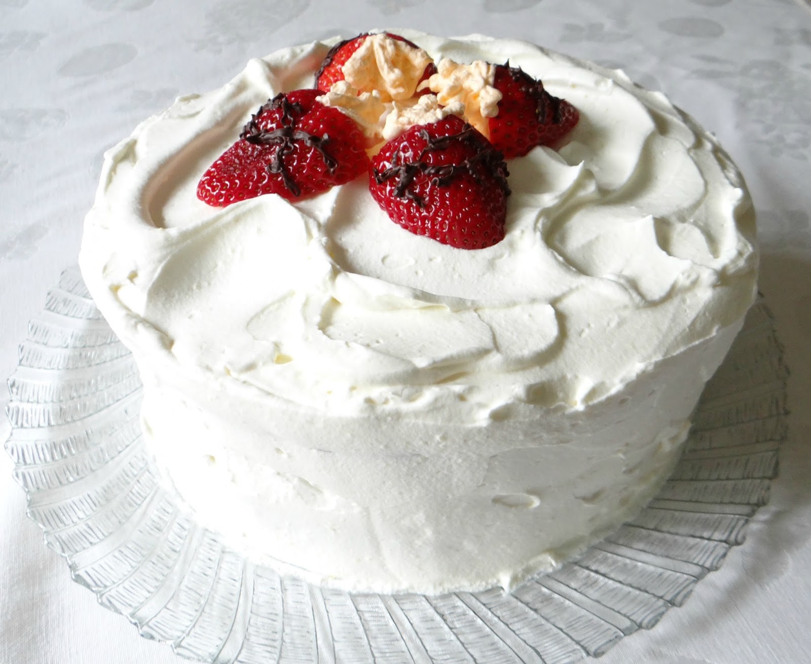 картинки свадебных белых тортов. Cake frost. белый кремовый торт. торт процесс. крем для биски тного торта.