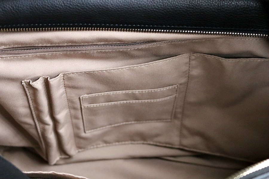 big purses with lots of compartments