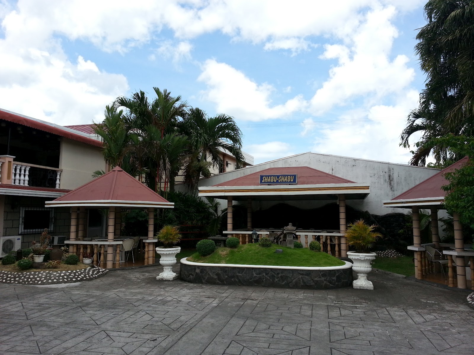 Byahero: La Roca Veranda Suites & Restaurant | Legazpi City