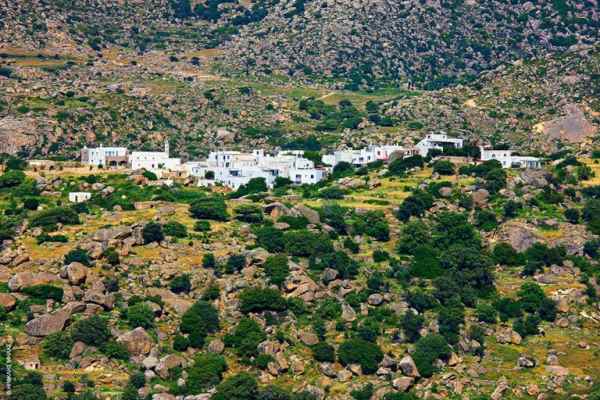 Το χωριό του Βώλακα με τους γρανιτένιους ογκόλιθους