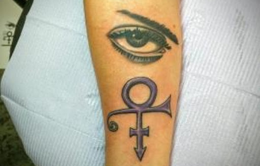 Príncipe e do Símbolo do Olho de Tatuagem