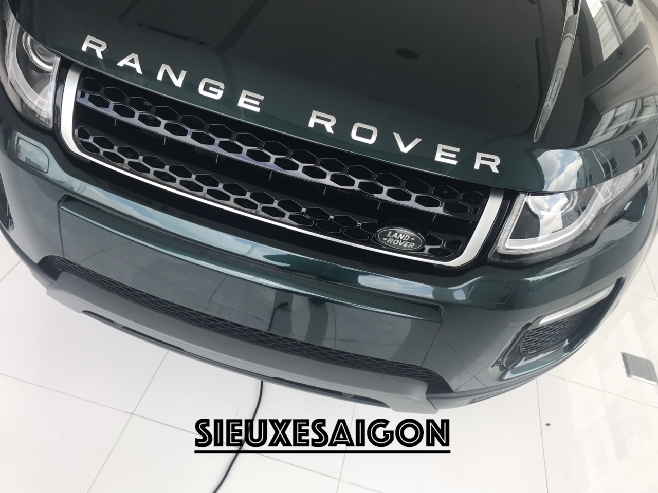 Giá Thấp Nhất Xe Range Rover Chiếc SUV Nhỏ Mang Tên Evoque Đời 2018-2019, Evoque HSE, Evoque SE Plus 2020, Xe 5 Chỗ Màu Xanh Rêu Aintree Green, 