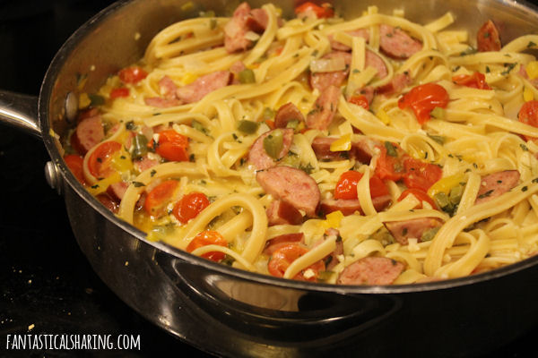 Sausage and Pepper Fettuccine Skillet #recipe #maindish #quickrecipe #pasta #kielbasa