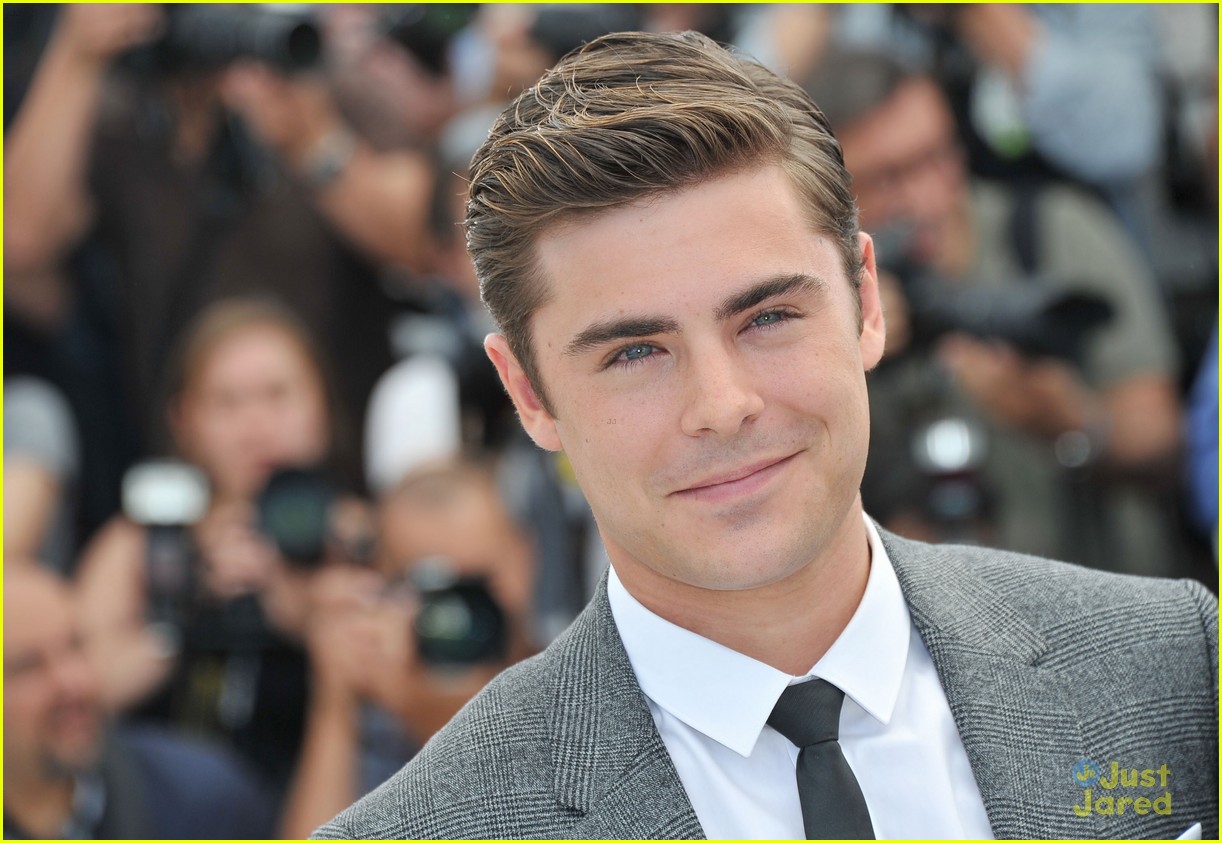 http://4.bp.blogspot.com/-45iXxLHaDSQ/T77ViS1MonI/AAAAAAAAOAQ/B3q6vkJz4fc/s1600/zac-efron-paperboy-cannes-02.jpg