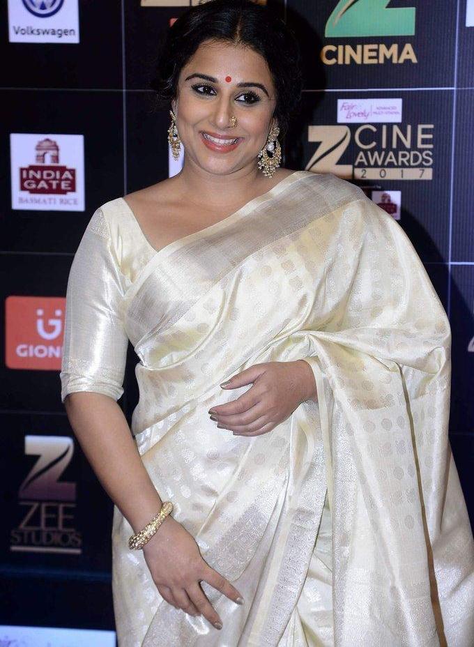 Hindi Actress Vidya Balan At Zee Cine Awards In White Saree