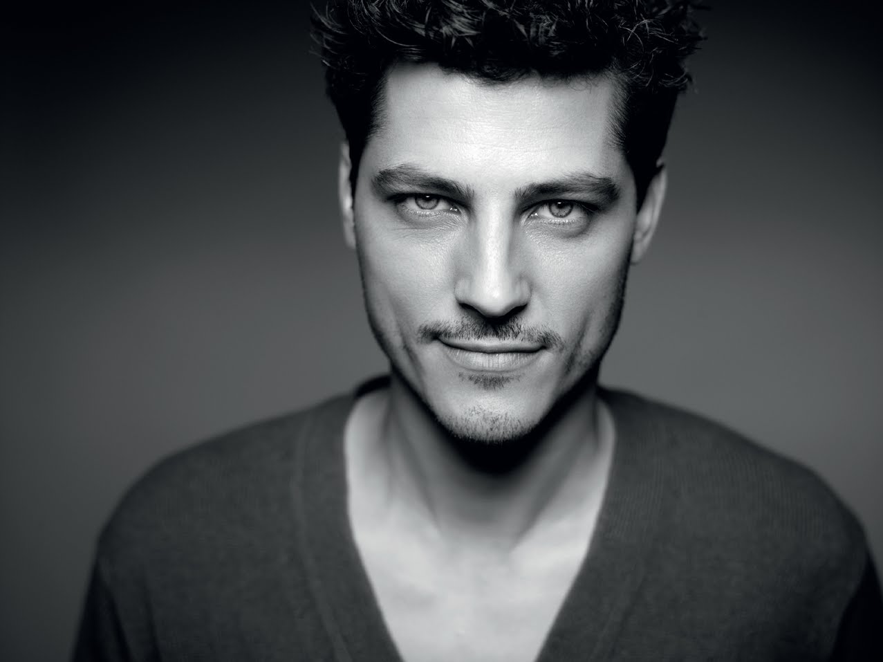 Атеш украина. Логотип atesh. Атеш якубов. Джейда атеш фото. Джейда атеш актриса.