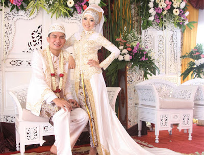Tips Usaha Sanggar Rias Pengantin dengan Untung yang Menggiurkan Tips Usaha Sanggar Rias Pengantin dengan Untung yang Menggiurkan