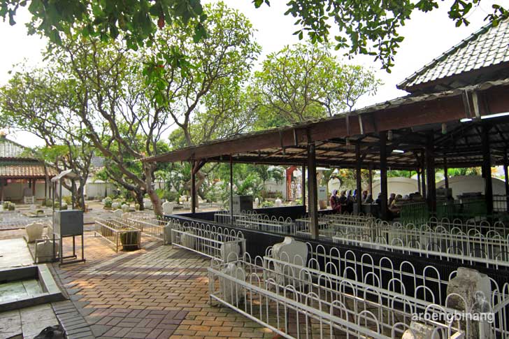 makam maulana malik ibrahim gresik