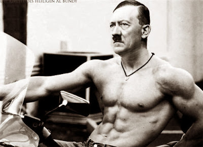 Hitler war schwul - lustig Mann mit Waschbrettbauch - Adoniskörper Hitler war schwul - lustig Mann mit Waschbrettbauch - Adoniskörper