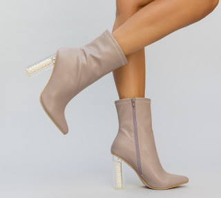 botine cu toc transparent la moda de toamna, bej botine cu toc transparent la moda de toamna, bej