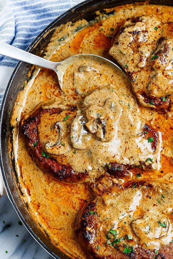 Garlic Pork Chops In Creamy Mushroom Sauce