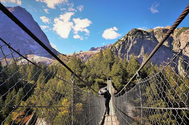 Gambar Pemandangan Alam Indah di Swiss Jembatan Gantung Gelmer Gambar Pemandangan Alam Indah di Swiss Jembatan Gantung Gelmer