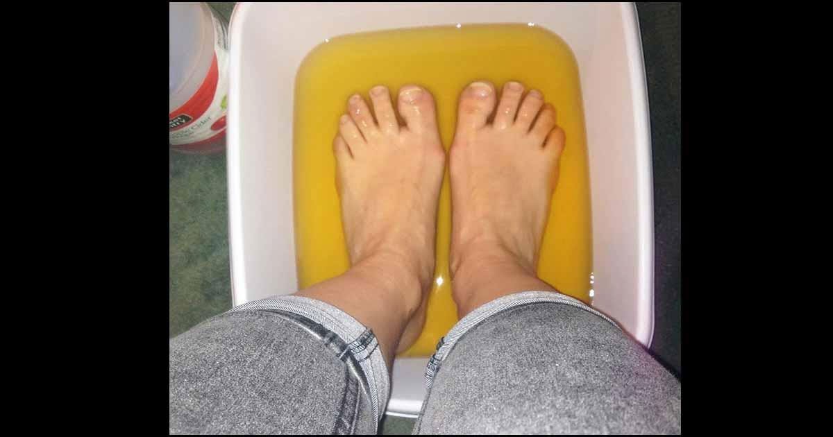 That's What happens to your Body when You Dip your feet in apple cider