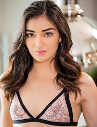 emily willis wiki | emily willis biography - Wiki bio collection