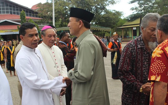 Sikap Empati Dalam Bermasyarakat Berbangsa Dan Bernegara Mindut Sikap Empati Dalam Bermasyarakat Berbangsa Dan Bernegara Mindut