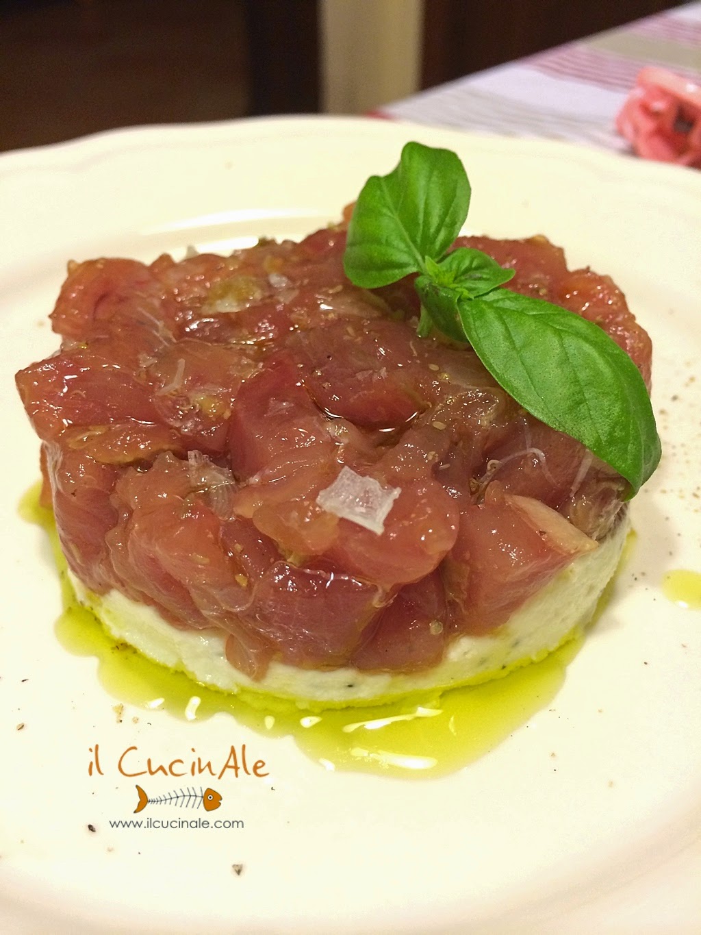 tartare di tonno su crema di ricotta di bufala 