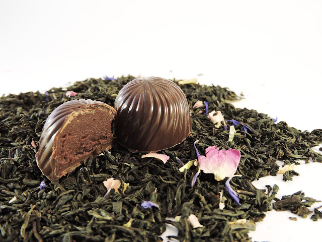 Recette de praline au chocolat noir infusée au thé à la violette (Palais des Thés)