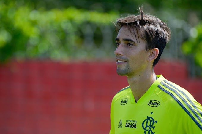 César acorda melhor, treina e será o titular do Flamengo contra o Internacional
