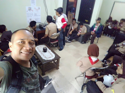 Suasana di ruang operator JOTA ORARI Lokal Tasikmalaya Suasana di ruang operator JOTA ORARI Lokal Tasikmalaya