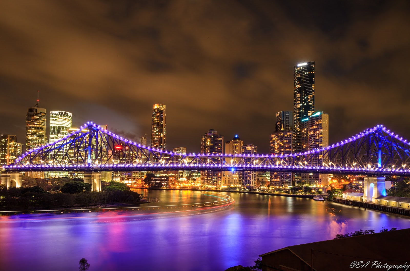 The Bridge and other Love Stories / Christine