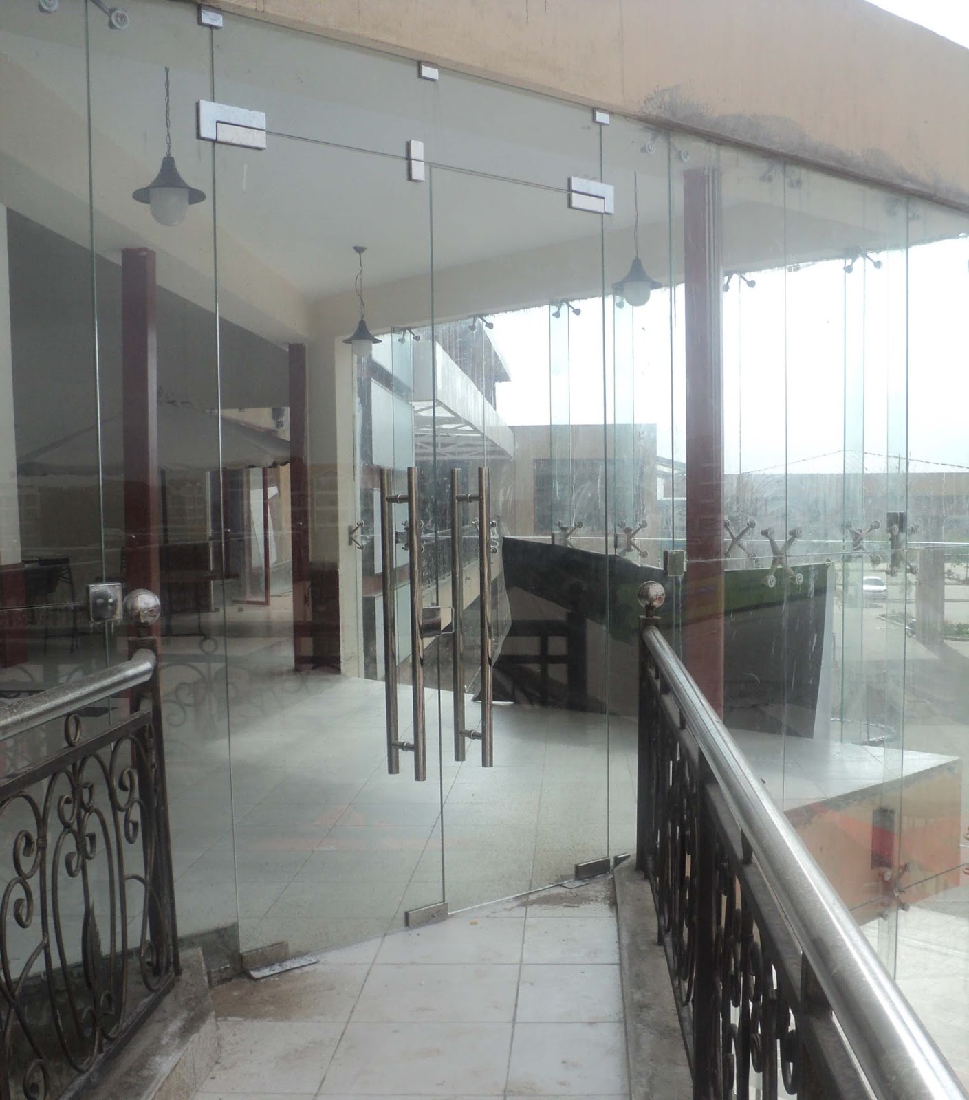 The Benefits of Quality Frameless Doors Sandblasted GlassLaminated GlassFrameless Glass