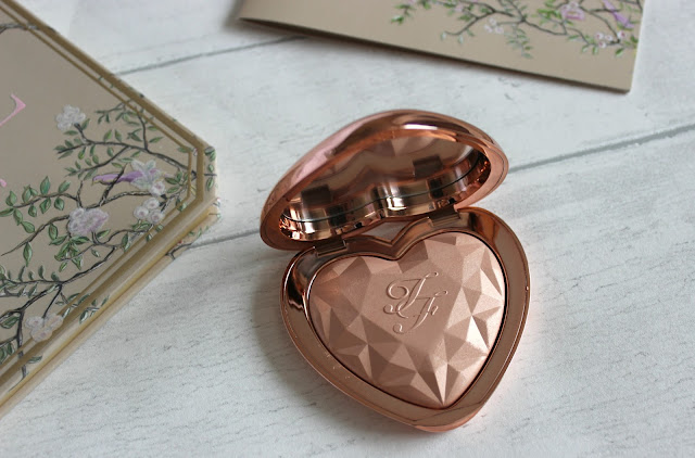 Too Faced Love Light Ray of Light Highlighter Too Faced Love Light Ray of Light Highlighter Review