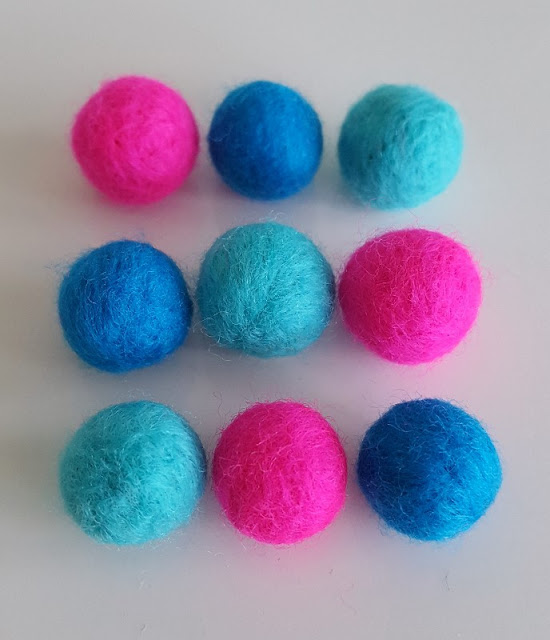 Make your own gorgeous colourful felt balls!