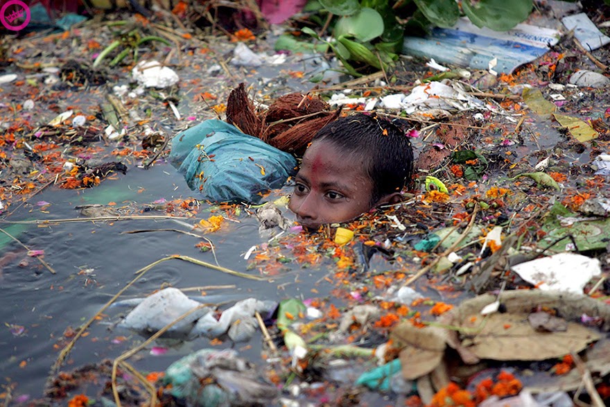 You Will Want To Recycle Everything After Seeing These Photos! - Boy Swimming In Polluted Water In India