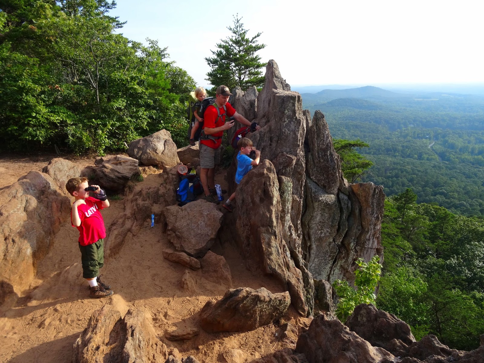 Femme au foyer Atop Pinnacle Peak in Crowders Mountain SP