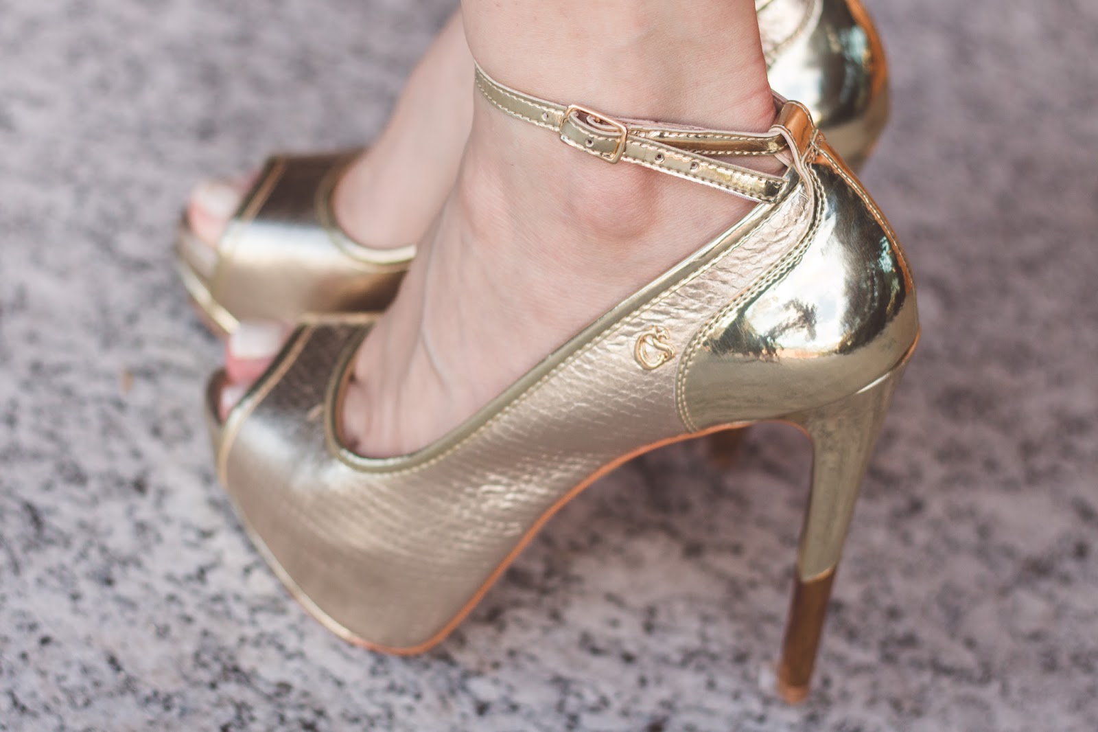 peep toe carmen steffens preto
