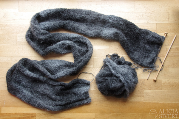 Scarf knitting (WIP) by Alicia Sivertsson, 2016.