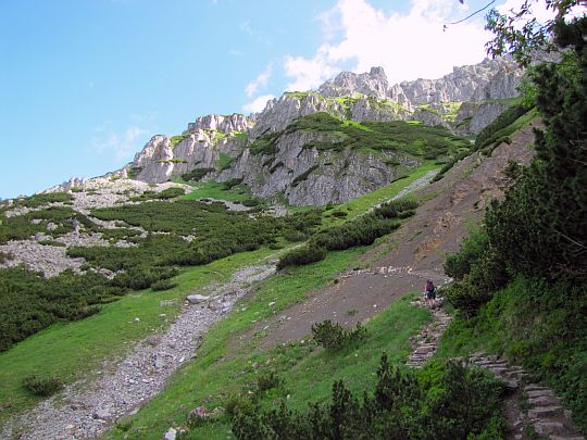 Rzędy Tomanowe i piargi Czerwonego Żlebu. Rzędy Tomanowe i piargi Czerwonego Żlebu.