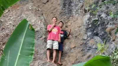 Rancang Tempat Wisata, Pemuda Karang Taruna Desa Kaligondang Bersihkan Wisata Watu Pecah