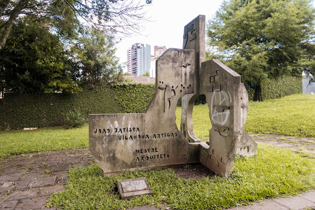 Monumento em homenagem a João Batista Vilanova Artigas