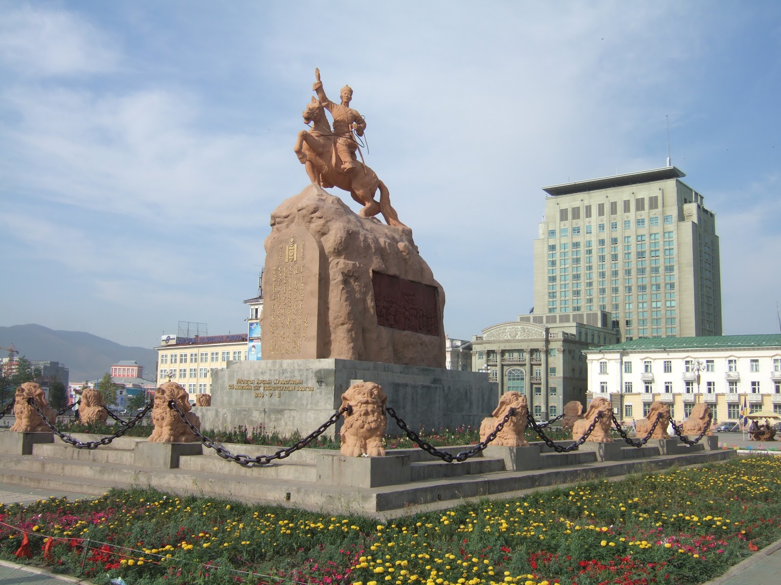 Купить в улан баторе. Улан Батор памятник. Монголия Улан Батор достопримечательности. Монголия памятник Улан Батор. Парк Будды в Улан-Баторе.