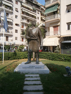 ανδριάντας του Κρητικού Μακεδονομάχου στη Θεσσαλονίκη
