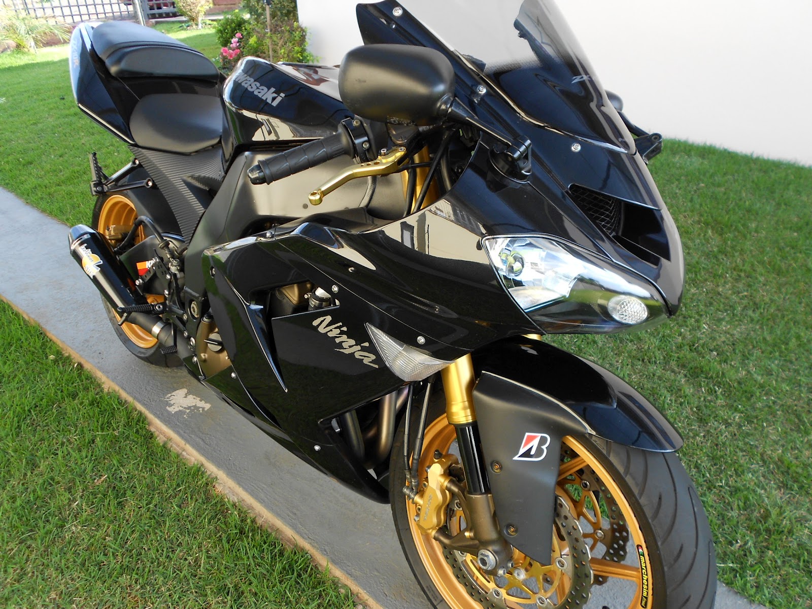 Beto Automóveis: KAWASAKI ZX 10 R PRETA 2005 (VENDIDA)