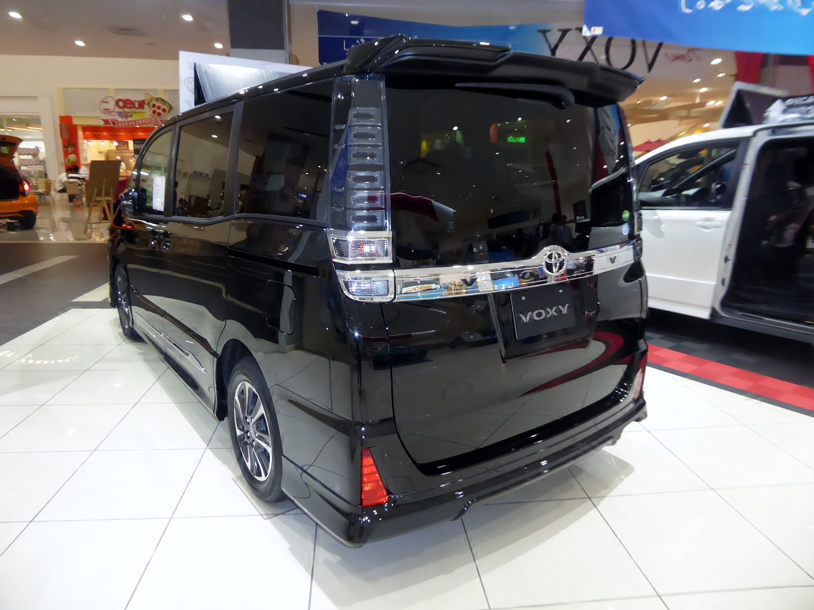 Toyota Voxy Versi Murah Dari Alphard Otonymous Toyota Voxy Versi Murah Dari Alphard Otonymous