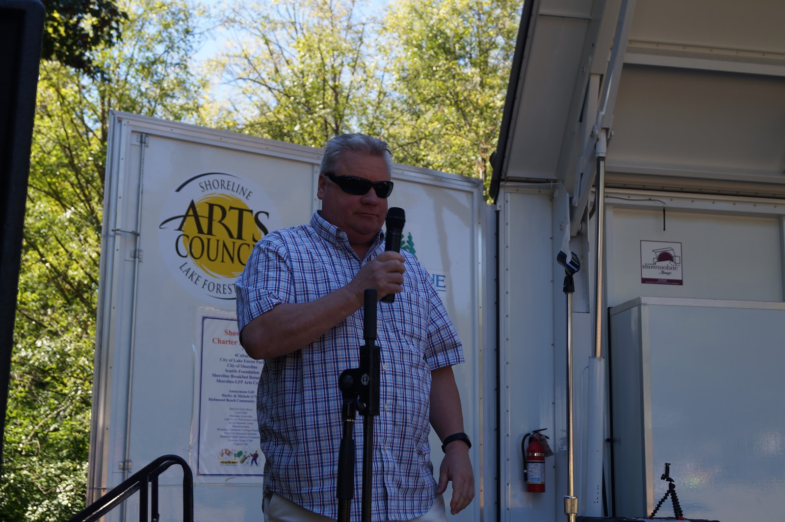 Shoreline Area News Lake Forest Park ends summer with BBQ and picnic