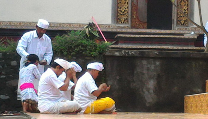 Diisukan Didemo Warga, Piodalan di Rumah Nyoman Naka Berjalan Lancar