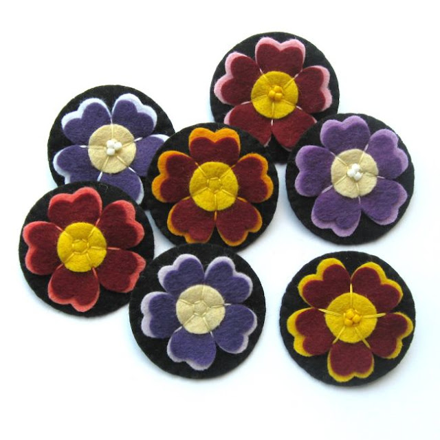 Felt auriculas PDF sewing pattern Felt auricula flower brooches