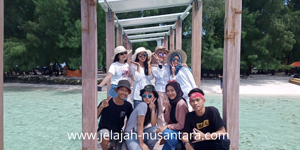 Berphoto ria dengan sahabat di Pulau Perak - Paket Open Trip Pulau Harapan paket wisata open trip private trip pulau harapan kepulauan seribu 2 hari 1 malam