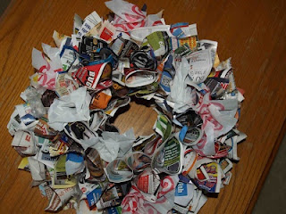 garbage wreath tutorial by laura williams, www.lauralooloo.blogspot.com