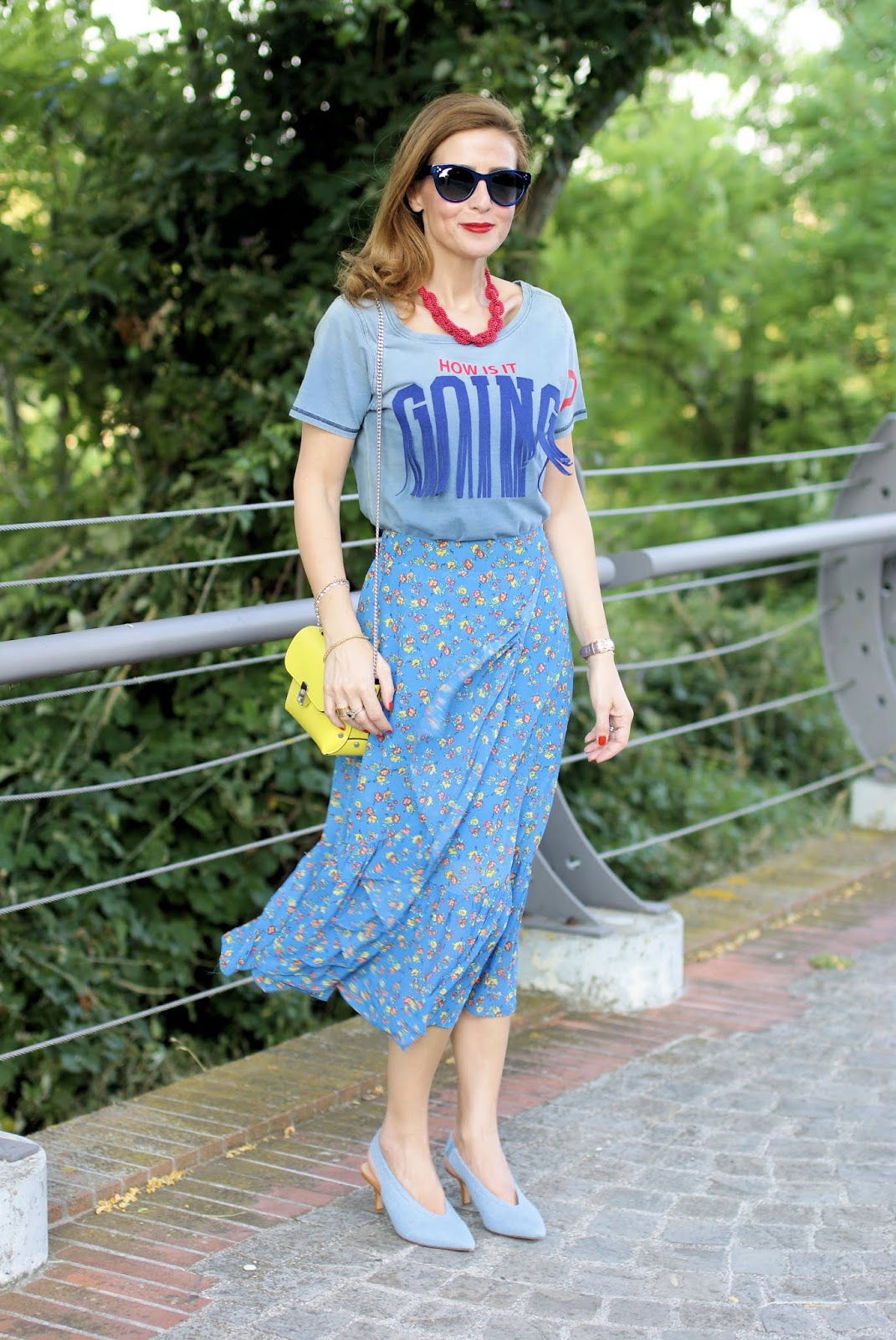 The side ruffled skirt: a season must have and a Teetopia tee on Fashion and Cookies fashion blog, fashion blogger style